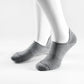 (Grau) Sneaker Socken Herren – Trageansicht am Fuß unsichtbarer Schnitt