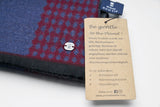 (Bordeaux) Herrenschal Bambusfasern – Detailansicht Prince Bowtie Label
