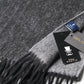 (Anthrazit) Kaschmirschal 100% Cashmere – Detailansicht Prince Bowtie Label
