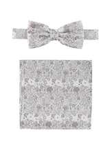 (Taupe) Fliege und Einstecktuch Set Hochzeit Floral – Fliege und Tuch ausgelegt