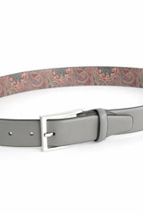 (Grau) Rückseite des Glattledergürtels mit elegantem Paisley-Print