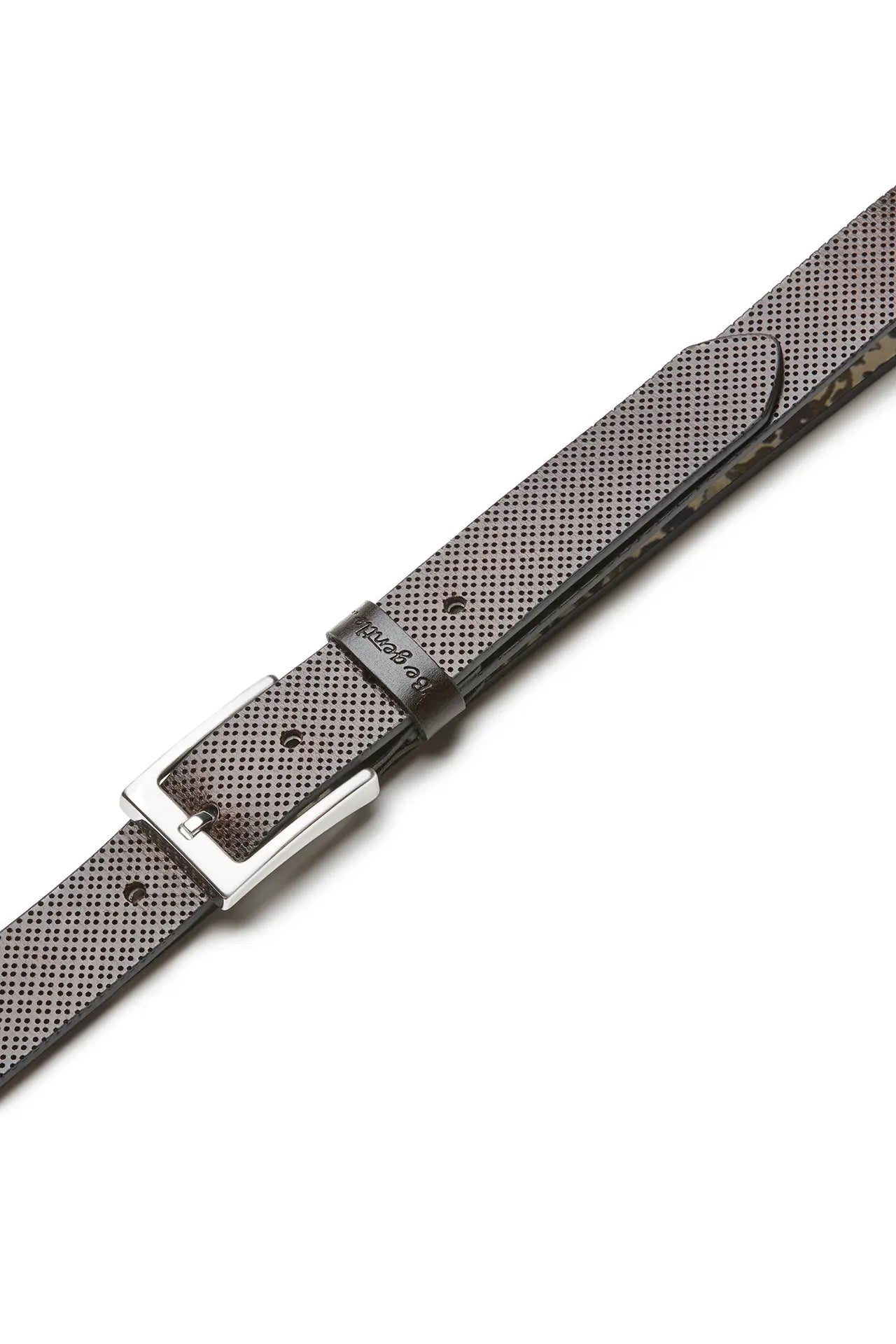 (Dunkelbraun) Ledergürtel Herren perforiert – Detailansicht Schnalle und Mikroperforation
