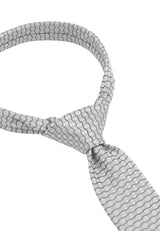 (Silber) Hochzeitskrawatte Kreise Seide – Detailansicht gebundener Knoten