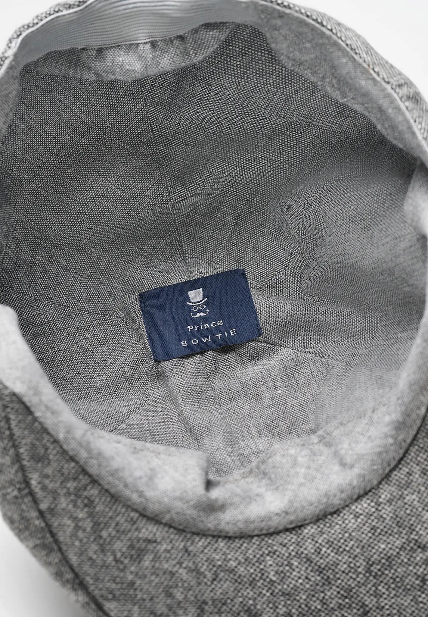 (Grau) Schiebermütze Tweed – Innenseite mit Prince Bowtie Label