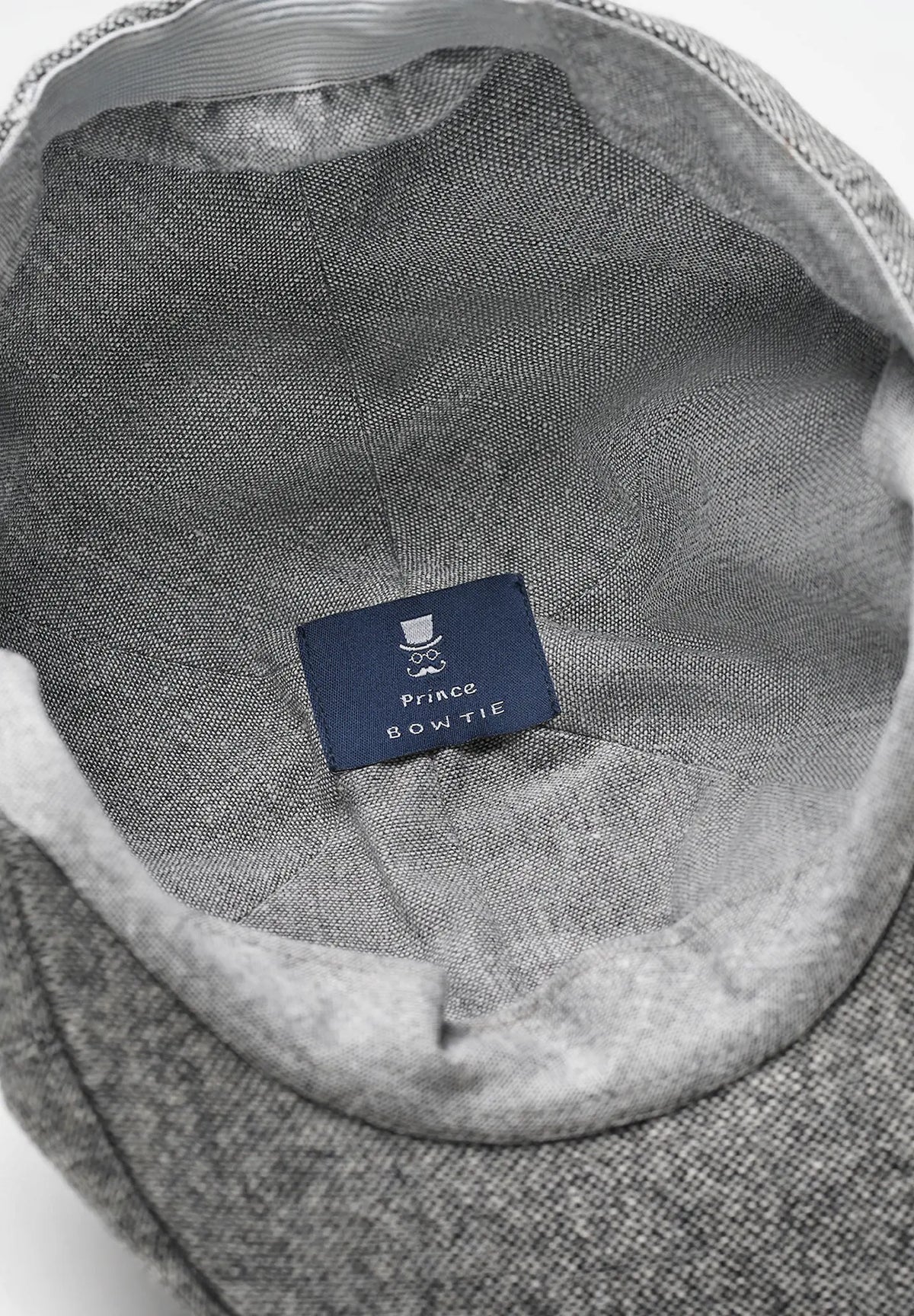 (Grau) Schiebermütze Tweed – Innenseite mit Prince Bowtie Label