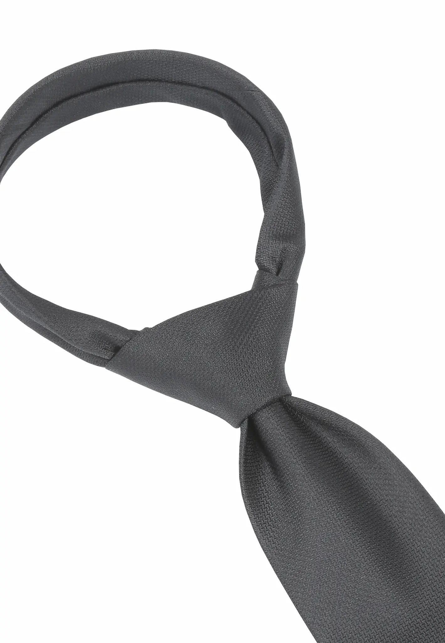 (Schwarz Uni) Detailansicht Krawattenknoten schwarze Trauerkrawatte Seide, 7,5cm