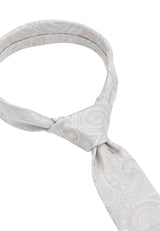 (Beige) Hochzeitskrawatte Paisley – Detailansicht gebundener Knoten