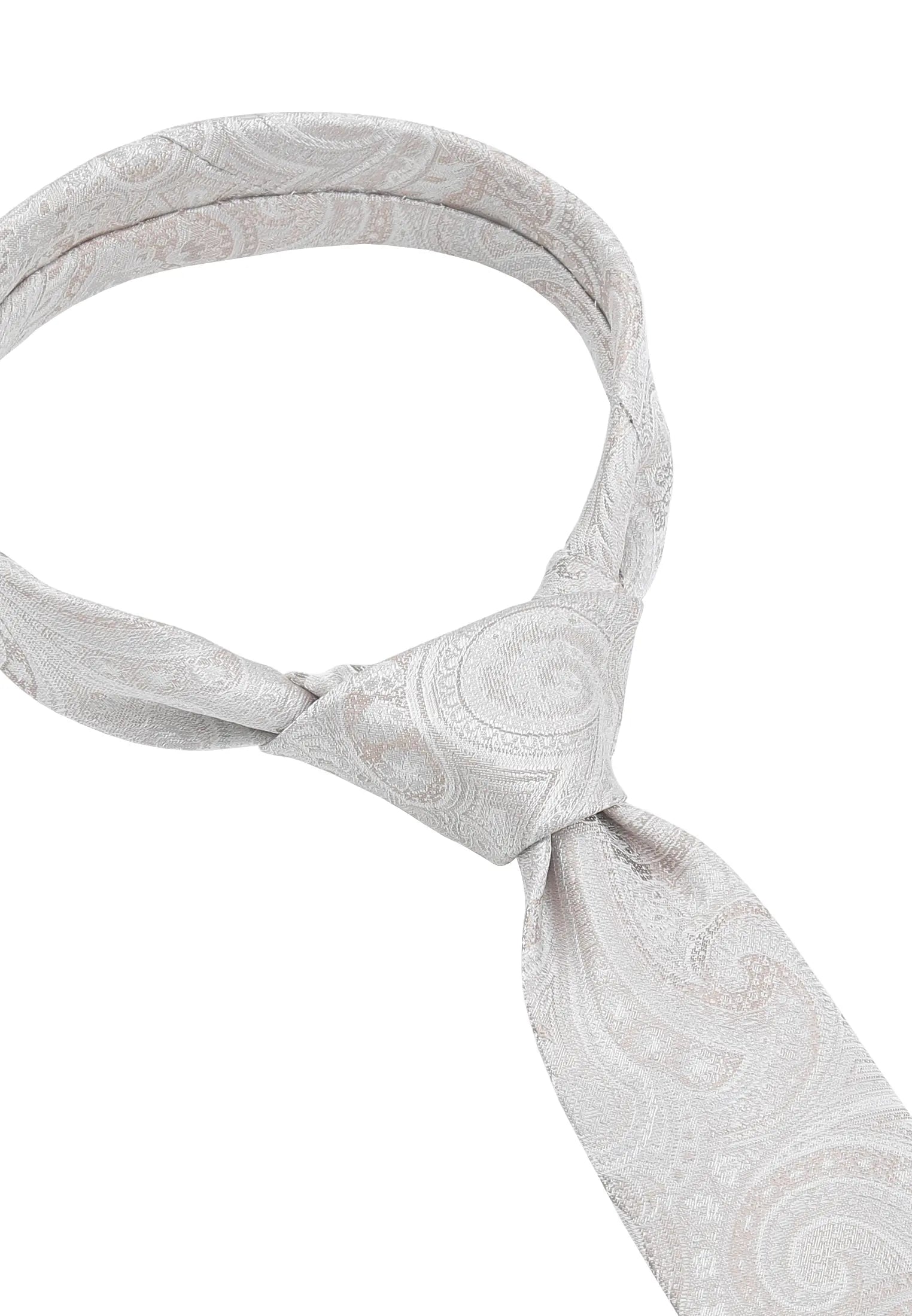 (Beige) Hochzeitskrawatte Paisley – Detailansicht gebundener Knoten
