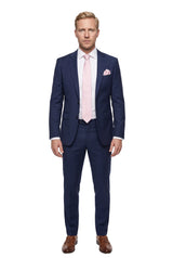 (Rosa) krawatte einstecktuch set mikromuster getragen ganzkörper look